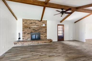 Main picture of 2102 Canary Ave