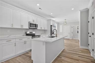 Main picture of 701 W 29th St