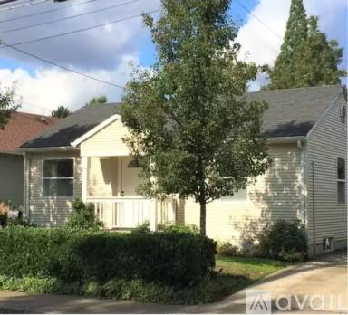Main picture of 5931 SE Holgate Blvd