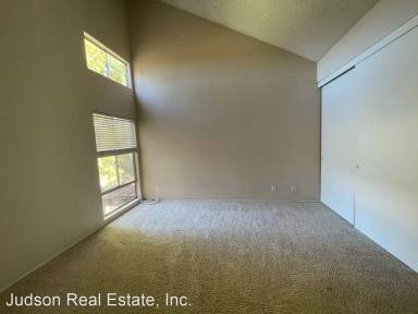 Main picture of 23851 Green Haven Ln