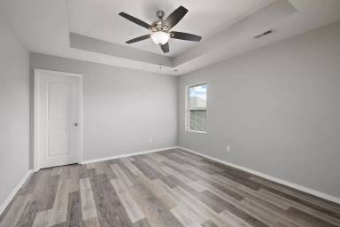 Main picture of 593 W Grace St
