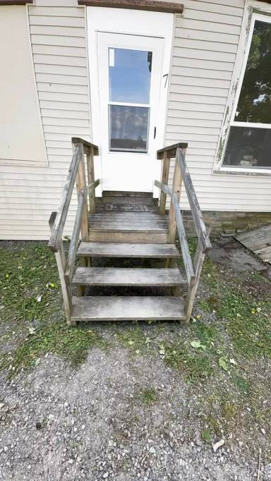 Main picture of 94 E Main St