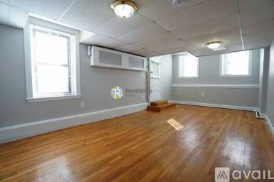 Main picture of 7 Carol Ave