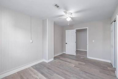 Main picture of 315 W Division St