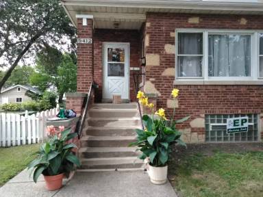 Main picture of 9412 S Sacramento Ave