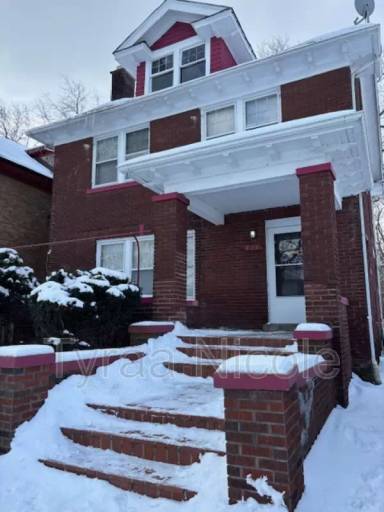 Main picture of 721 Chalmers St