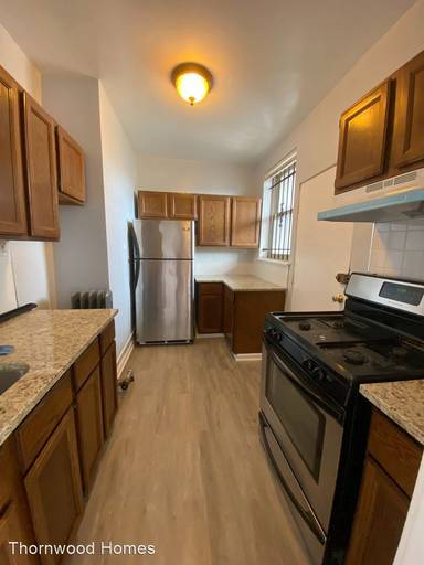 Main picture of 2212 E 70th St