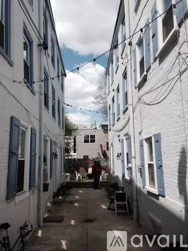 Main picture of 421 Moyer St