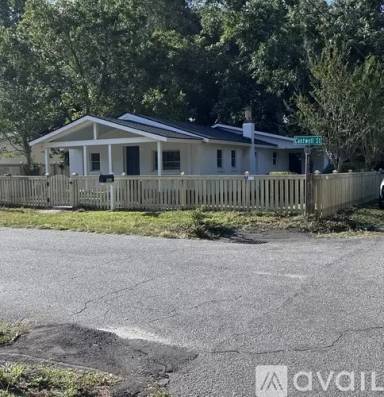 Main picture of 1533 Cantwell St