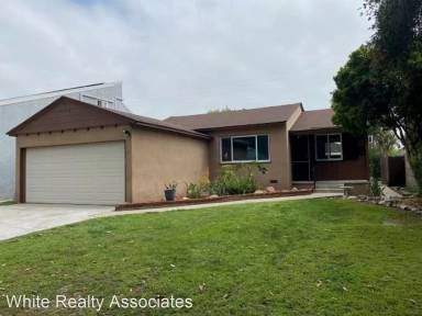 Main picture of 3360 Roxanne Ave