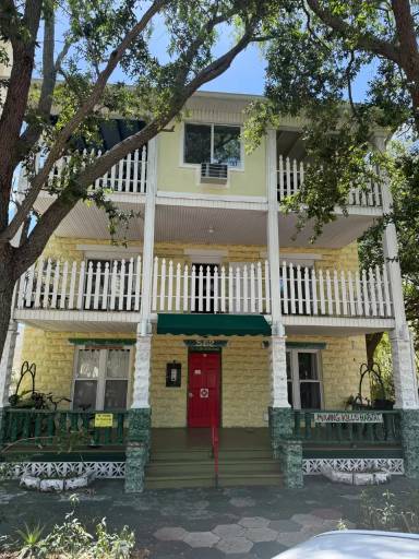 Main picture of 552 3rd Ave S