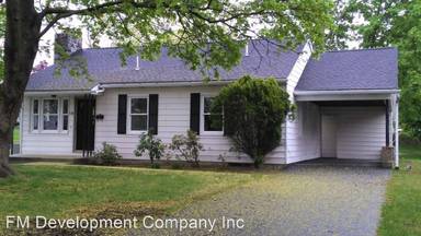 Main picture of 728 Oak Ct
