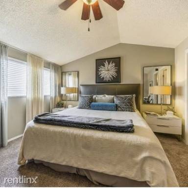 Main picture of 571 N University Dr