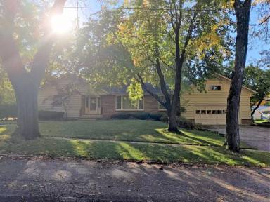 Main picture of 202 Sears Ct