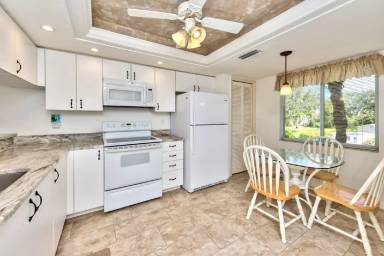 Main picture of 7360 Glenmoor Ln