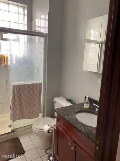 Main picture of 1332 W Nelson St