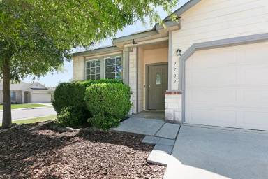 Main picture of 7702 Paraiso Cir