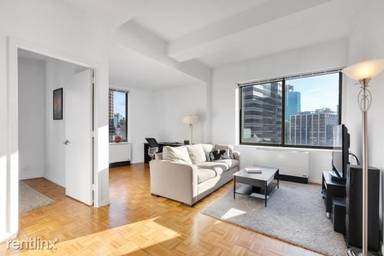 Main picture of 45 Wall St Apartments