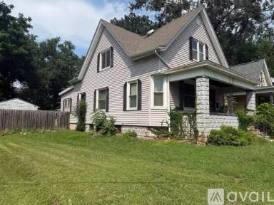 Main picture of 829 E McClure Ave