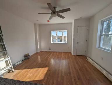 Main picture of 734 Maple Ln