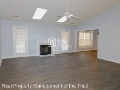 Main picture of 2715 Castle Croft Rd