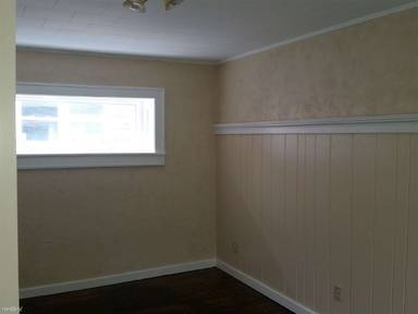 Main picture of 208 Crippen St