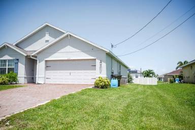 Main picture of 337 SW 30th Ave