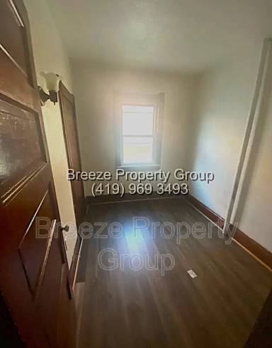 Main picture of 220 E Pearl St