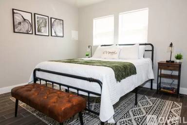 Main picture of 5807 Lawrence Blvd