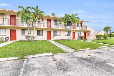 Main picture of 700 Nottingham Cir