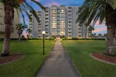 Main picture of 851 Bayway Blvd