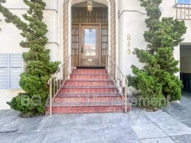 Main picture of 840 York St