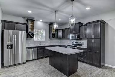Main picture of 302 12th Ave W