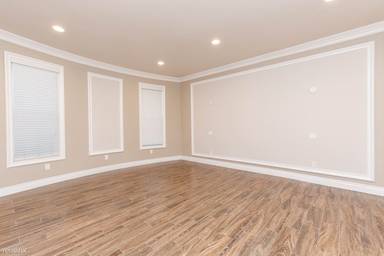 Main picture of 1510 S Manhattan Pl