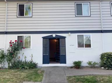 Main picture of 1737 Ross Cir
