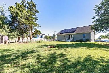 Main picture of 582 Railroad Ave