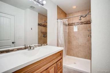 Main picture of 433 S Newton St