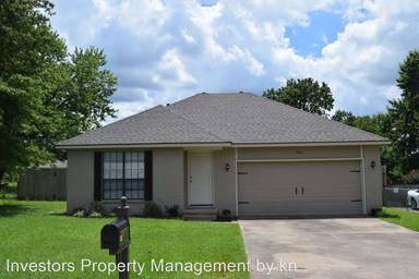 Main picture of 700 Cedar Ln