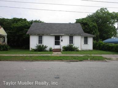 Main picture of 404 Maple St