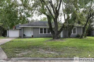 Main picture of 12 Bruce Ln
