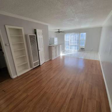 Main picture of 101 N Normandie Ave