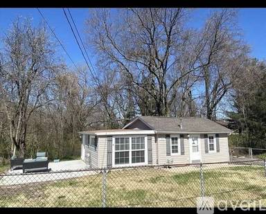 Main picture of 105 N High St