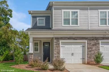 Main picture of 33 Woodsdale Pl SE