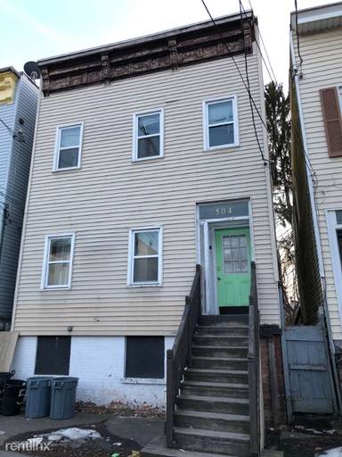 Main picture of 504 Washington Ave