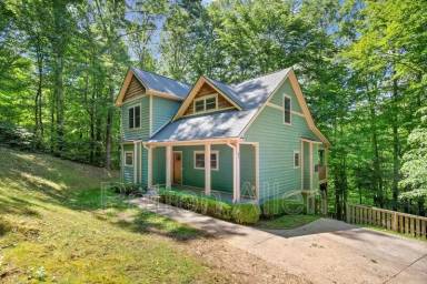 Main picture of 61 Three Oaks Dr