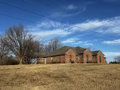Main picture of 113 S Mustang Rd