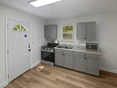 Main picture of 1219 Crest Dr SE