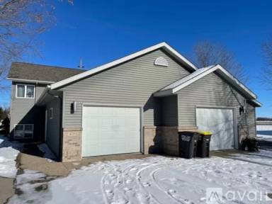 Main picture of 413 1/2 Lilac Ln