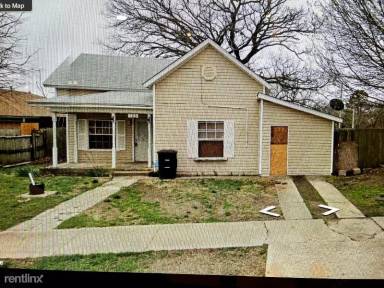 Main picture of 105 W Farrall