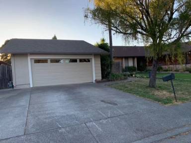 Main picture of 6491 Jacaranda St